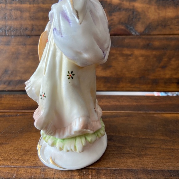 8” Vintage Porcelain Figurine of a Lady with a Fan Figurine - Picture 7 of 13